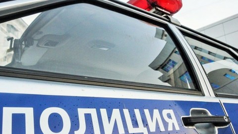 В Троицке сотрудниками полиции задержаны подозреваемые в вымогательстве денежных средств у местного жителя